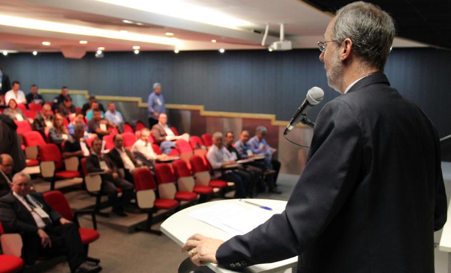O Conselho Estadual de Trânsito (Cetran), em parceria com o Departamento de Trânsito do Paraná (Detran), promoveu nesta terça-feira (29), em Curitiba, o primeiro Encontro Paranaense de Autoridades de Trânsito. Na foto o vice-presidente do Cetran que também é diretor-geral do Detran Paraná, Marcos Traad. Curitiba, 29/09/2015.Foto: Juliano Pedroso/Detran PR